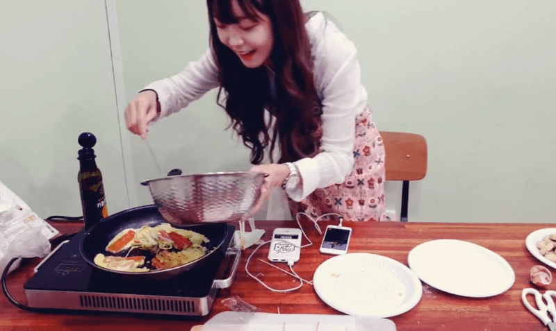 추석을 맞아 산적만드는 퀵소희 ㅋㅋㅋㅋㅋㅋ.gif | 인스티즈
