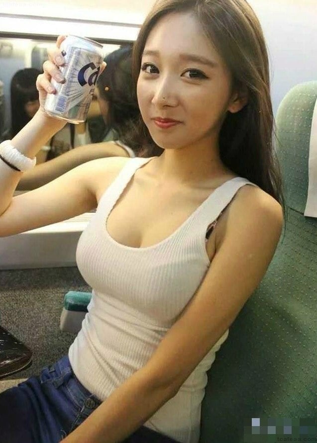 기차 옆자리에 앉은 여자 | 인스티즈