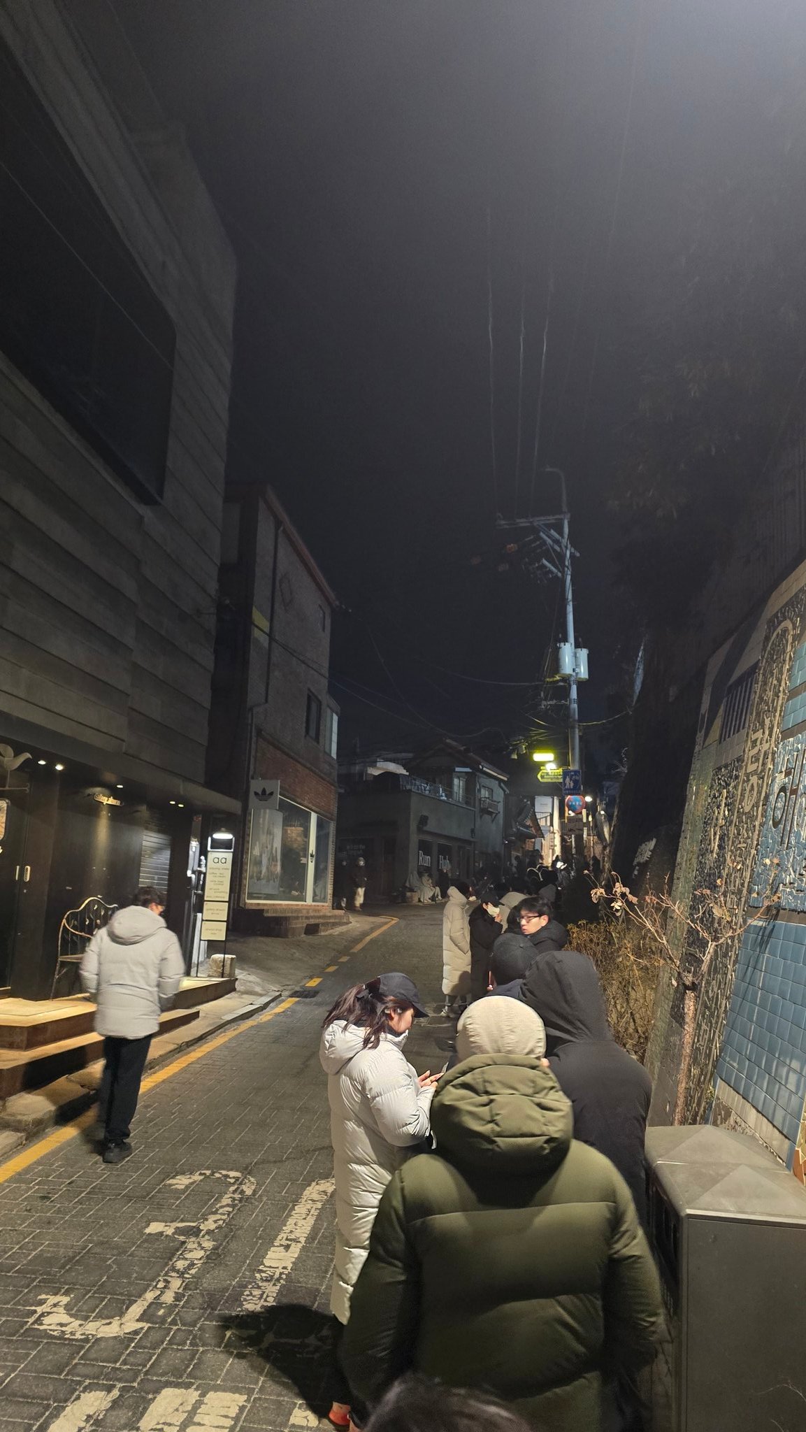 오늘 새벽 뉴발란스 오픈런 현장 | 인스티즈