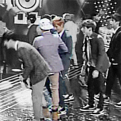 엑소 백현과 방탄소년단 뷔가 친해지는 과정.jpg | 인스티즈