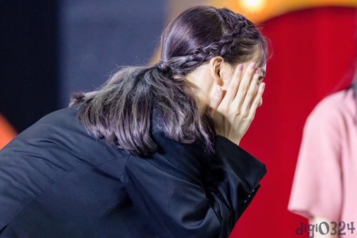 트와이스 나연 : 손이 진짜 너무 크지 않나...실감해보기.jpgif | 인스티즈