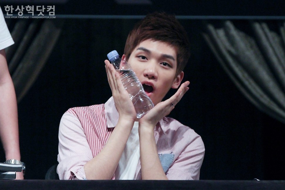 손 큰 남자연예인들의 실감나는 손크기 비교짤ㄷㄷㄷ.jpg | 인스티즈