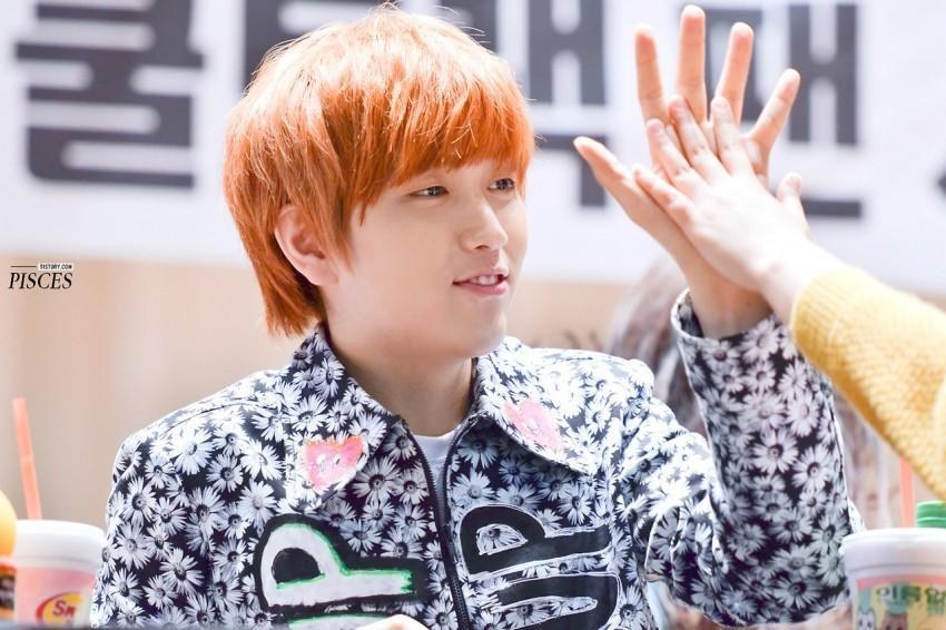 손 큰 남자연예인들의 실감나는 손크기 비교짤ㄷㄷㄷ.jpg | 인스티즈