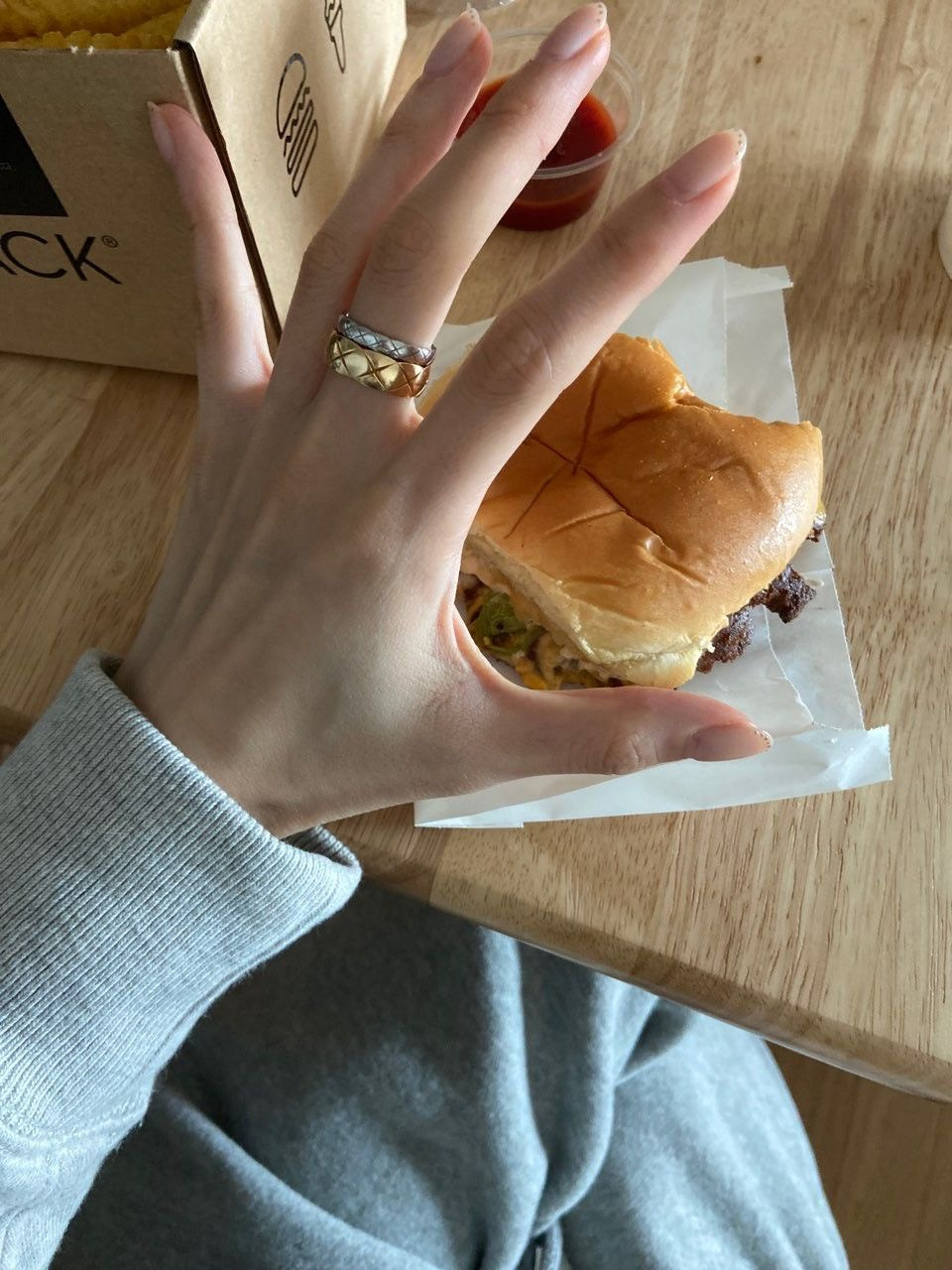 의외로 손이 되게 큰 여돌 | 인스티즈