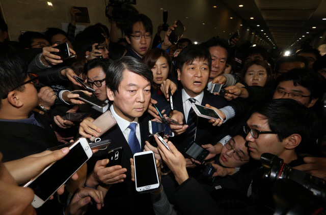 안철수에게 문전박대 당한 문재인.jpg | 인스티즈