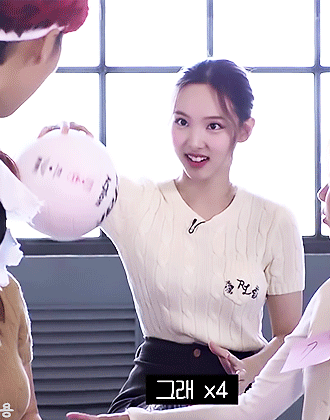 의외로 손이 되게 큰 여돌 | 인스티즈