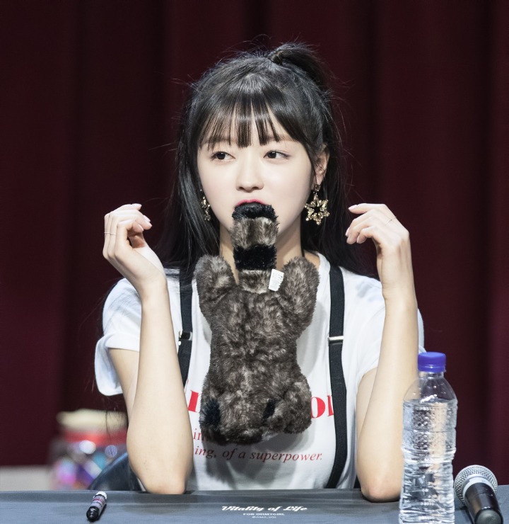 오마이걸 유아의 엄청난 비율.jpg | 인스티즈