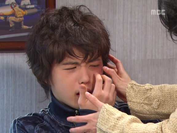 [거침없이하이킥] 민호보다 더 크게 다쳤는데 사람들이 몰라줘서 억울한 윤호.jpg | 인스티즈