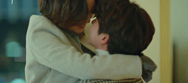 번쩍 안아올리기 키스장인 공유.gif | 인스티즈
