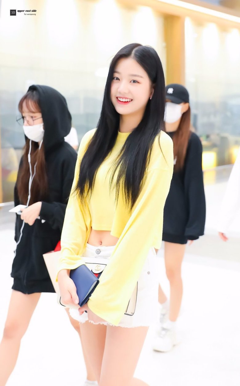배꼽티 입은 장원영 | 인스티즈