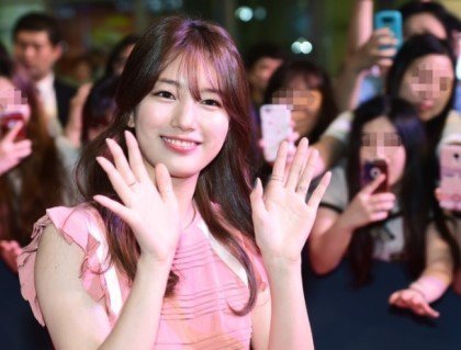 손가락에 타투한 수지 ㄷㄷ | 인스티즈