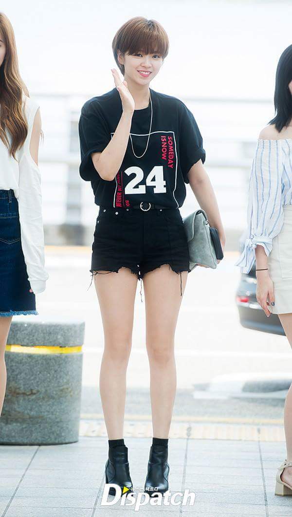 비율이 좋고 다리 라인이 예쁜 트와이스 멤버... 정연 | 인스티즈