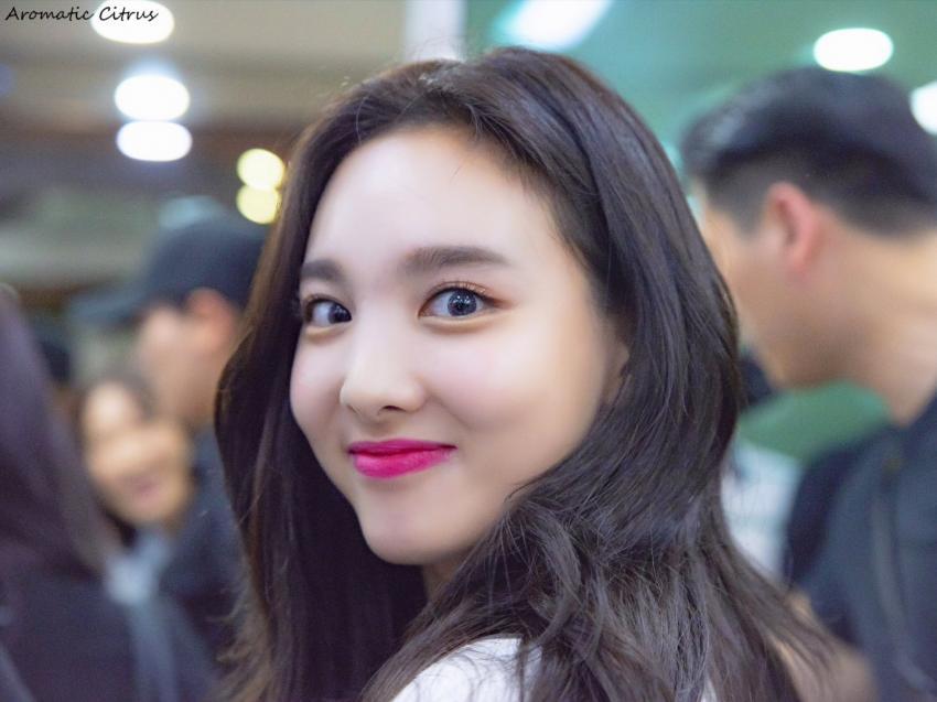 공항에서 나연이 | 인스티즈