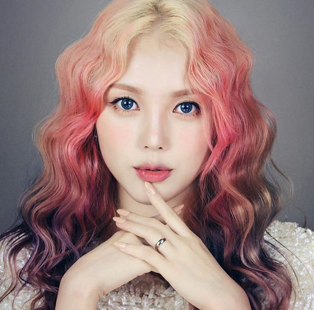 [PONY] 10년 사귄 남자친구가 직접 염색 해준다는 포니 헤어스타일.jpg | 인스티즈