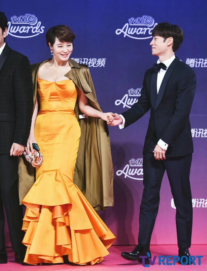 반응 난리난 김혜수 이제훈 둘이 너는펫 현실판이란 반응들이 쏟아지는 이유 (주인님과 인간펫) | 인스티즈