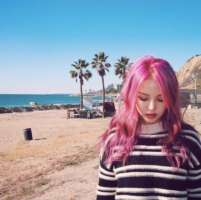 [PONY] 10년 사귄 남자친구가 직접 염색 해준다는 포니 헤어스타일.jpg | 인스티즈