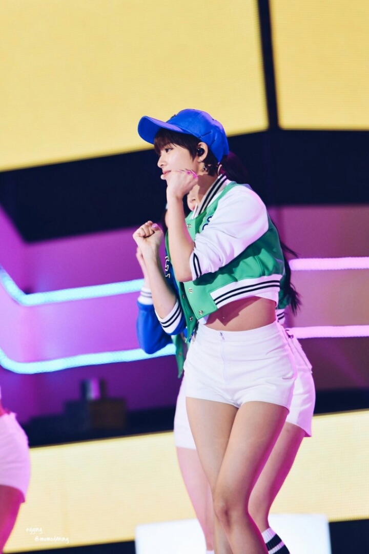비율이 좋고 다리 라인이 예쁜 트와이스 멤버... 정연 | 인스티즈