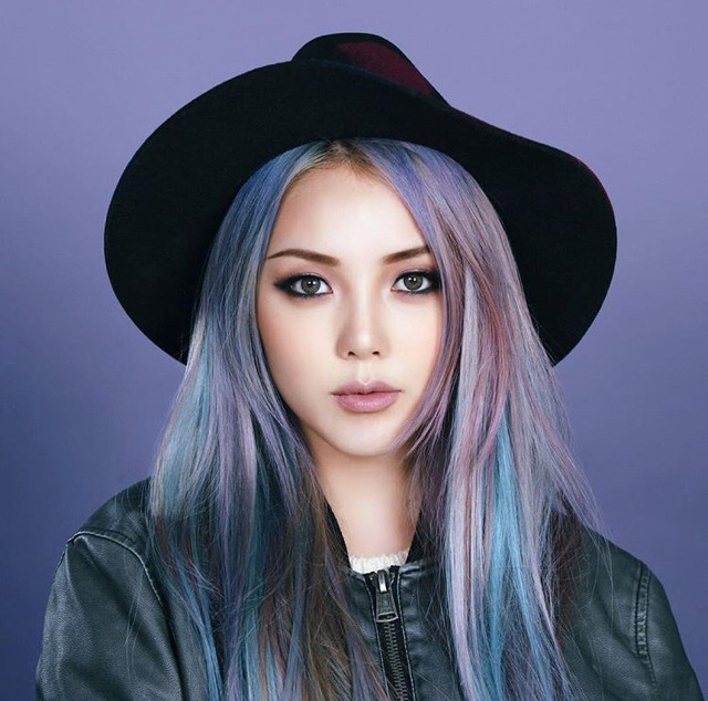 [PONY] 10년 사귄 남자친구가 직접 염색 해준다는 포니 헤어스타일.jpg | 인스티즈