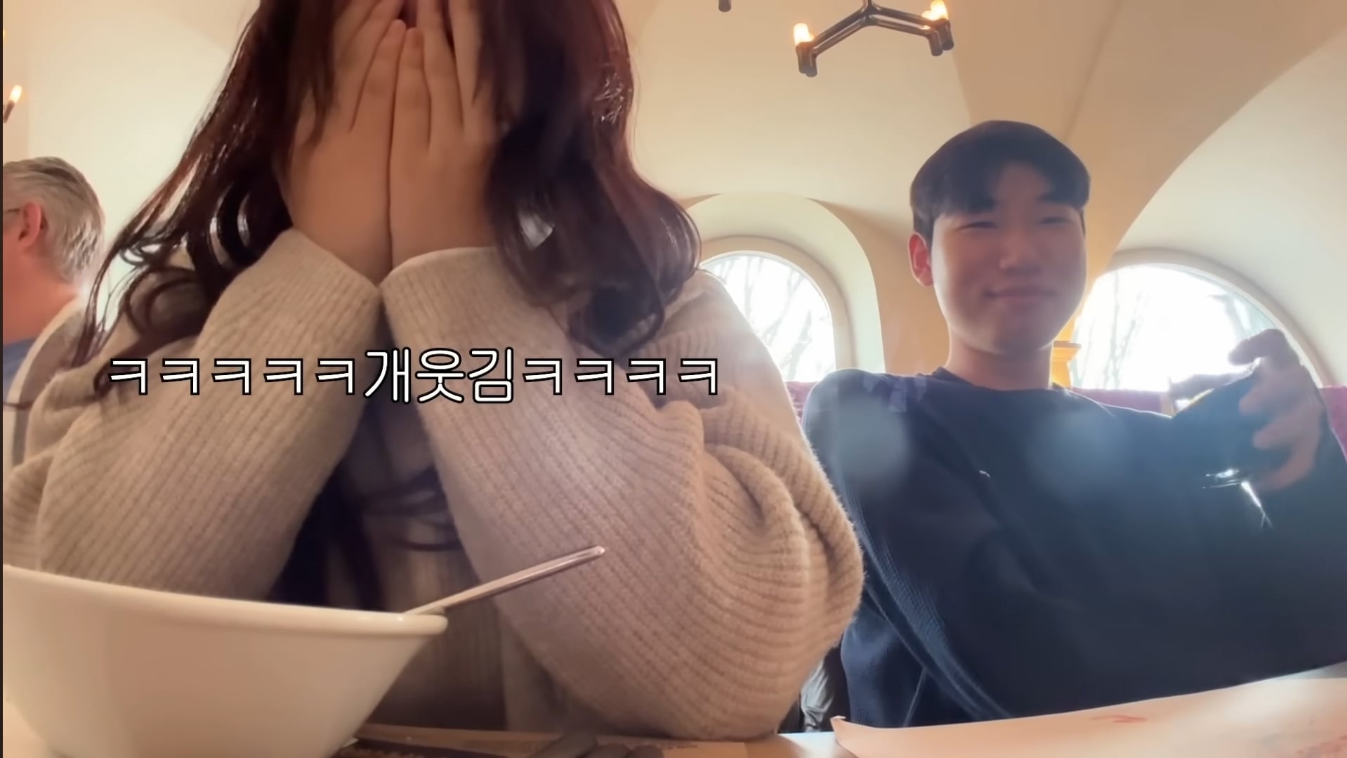 성격이 정반대라 더 웃긴 찰스(ENFP)와 승헌쓰(ISTP) | 인스티즈