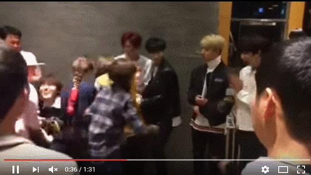 아이돌4명 성기 만지는 코미디언...gif | 인스티즈