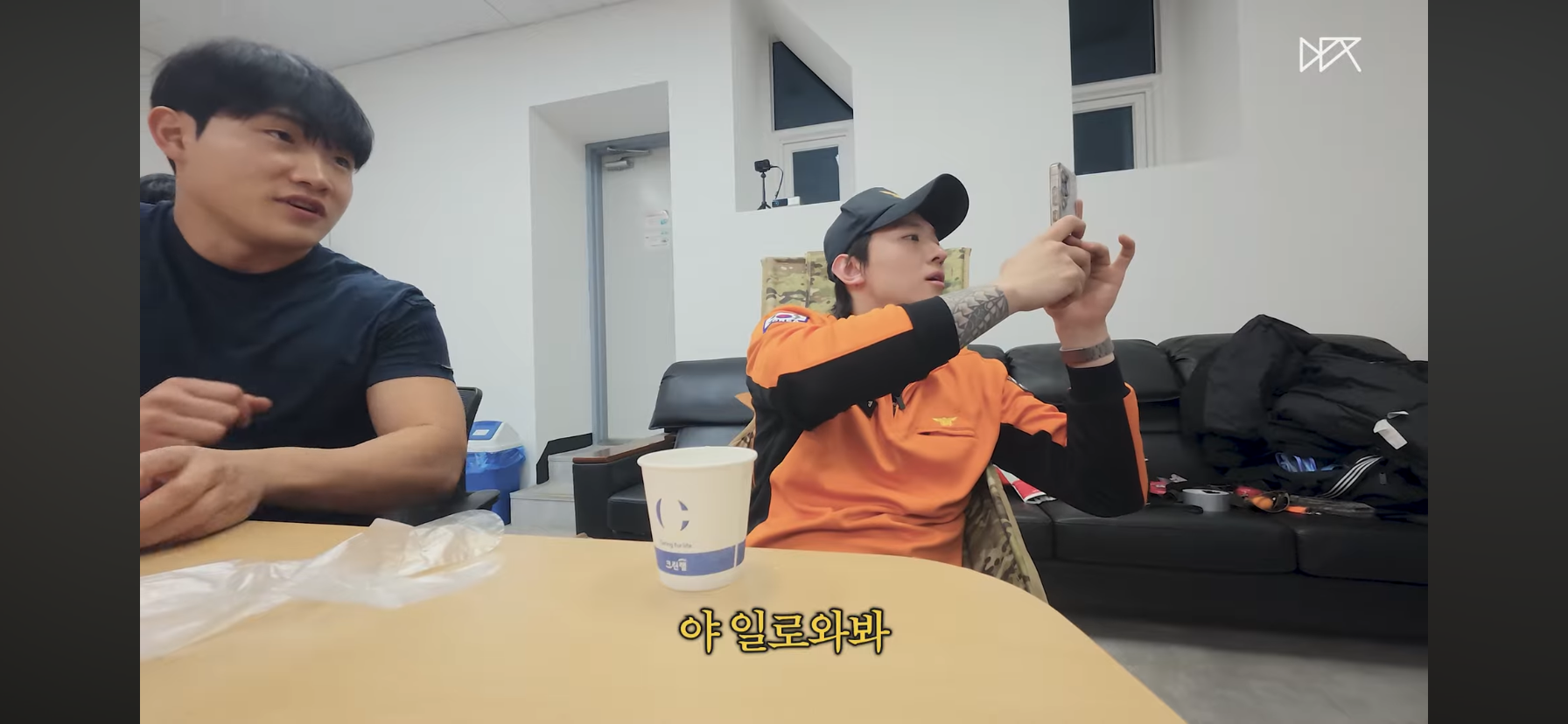 안은진이 상받아서 기뻐하는 덱스 | 인스티즈