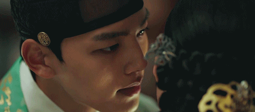 [왕이 된 남자] 작가들이 궁중로설 좀 본듯한 '사랑하는 중전에게 거부당하는 미친 왕'.gif | 인스티즈
