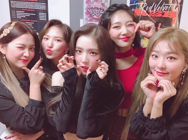 RBB 컴백 첫방 후 레드벨벳 인스타그램 + 오늘 음악중심 의상 | 인스티즈