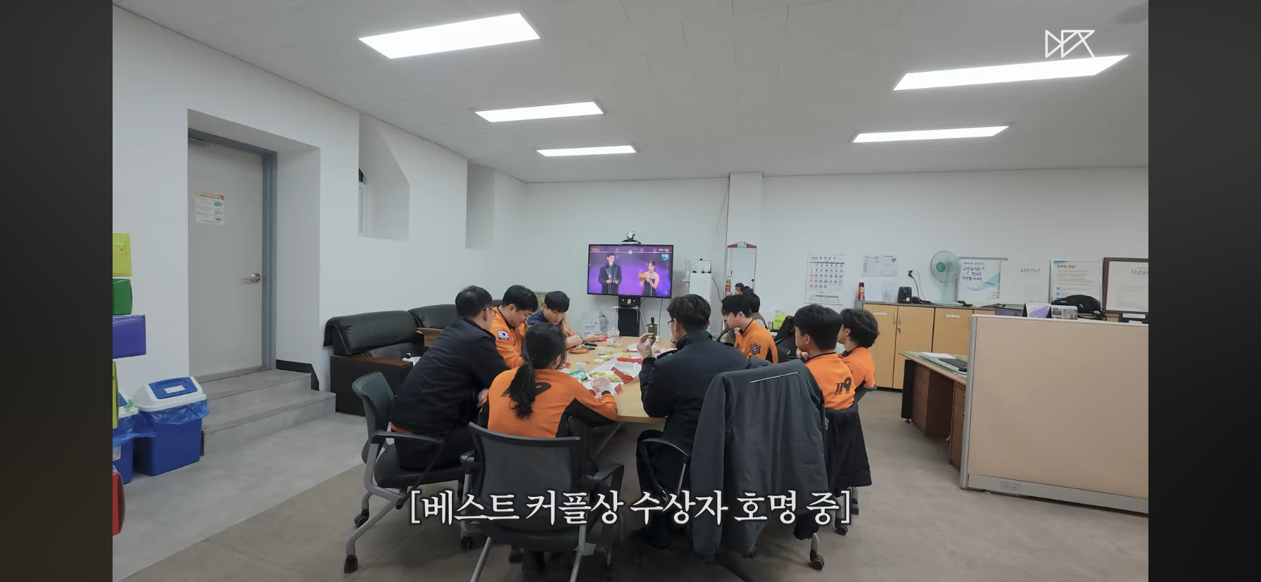 안은진이 상받아서 기뻐하는 덱스 | 인스티즈