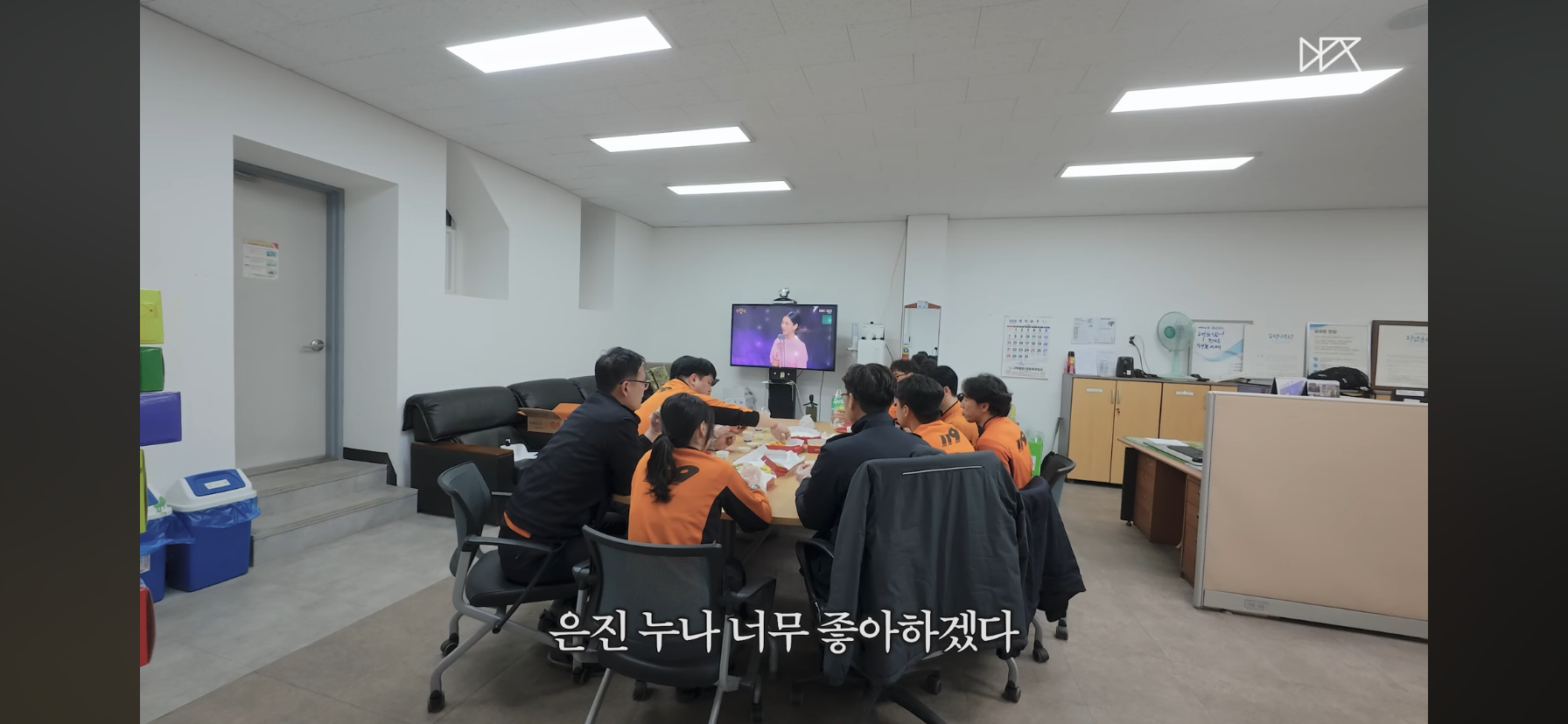 안은진이 상받아서 기뻐하는 덱스 | 인스티즈