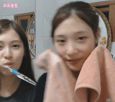 현실적인 여대생 쌩얼 .gif | 인스티즈