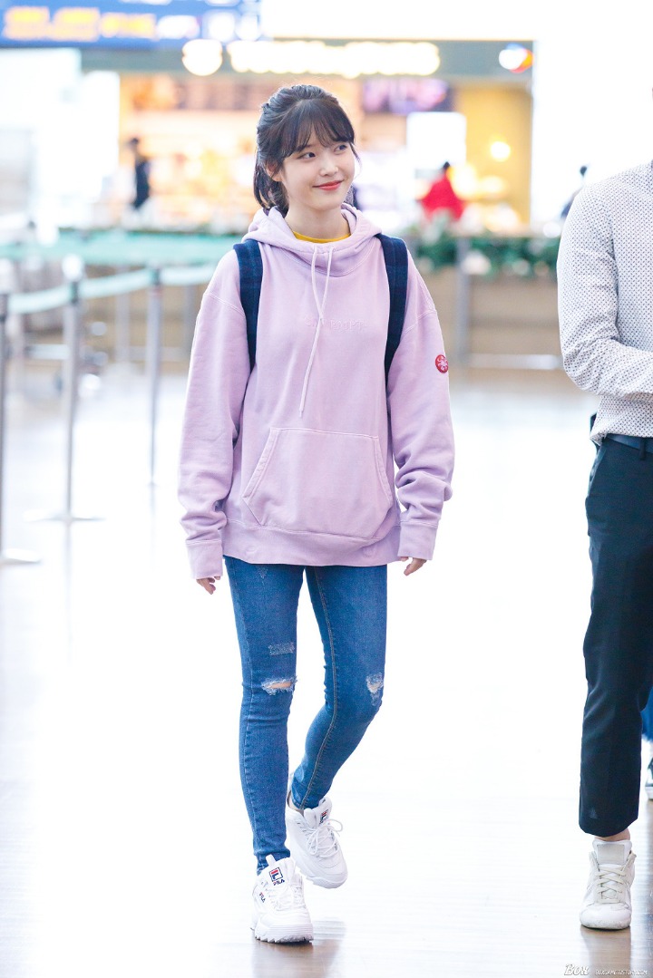 아이유 2017년 대학생룩 모음.jpg | 인스티즈