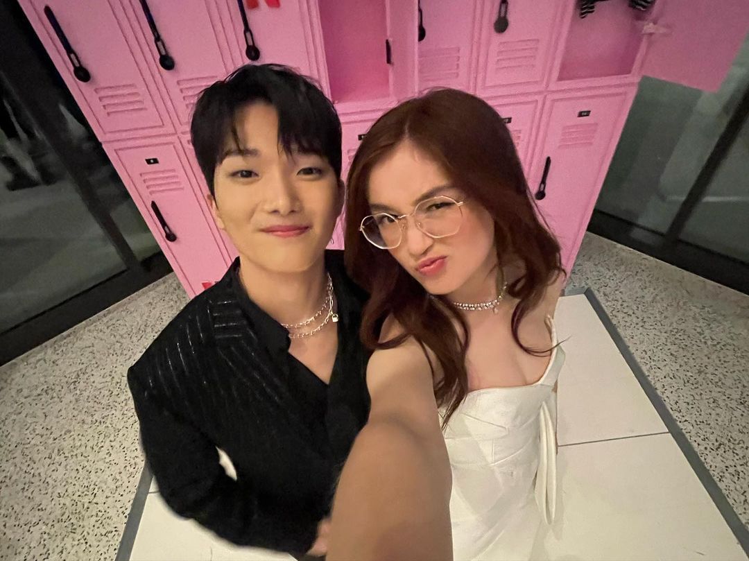 엑스오키티 주연진들 중에 유일하게 외국 안 살아보고 영어 연기한 배우. xokitty | 인스티즈