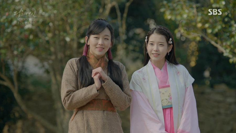 아이유와 몸종.jpg | 인스티즈