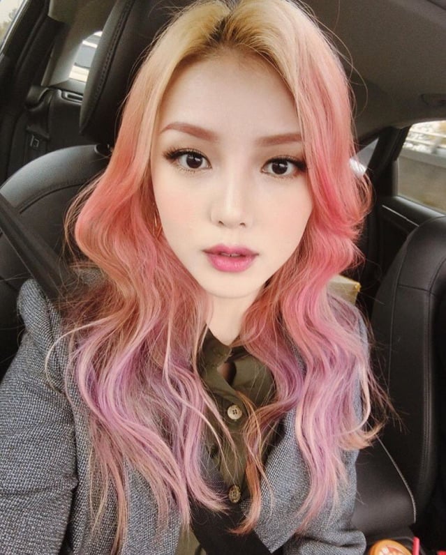 [PONY] 10년 사귄 남자친구가 직접 염색 해준다는 포니 헤어스타일.jpg | 인스티즈