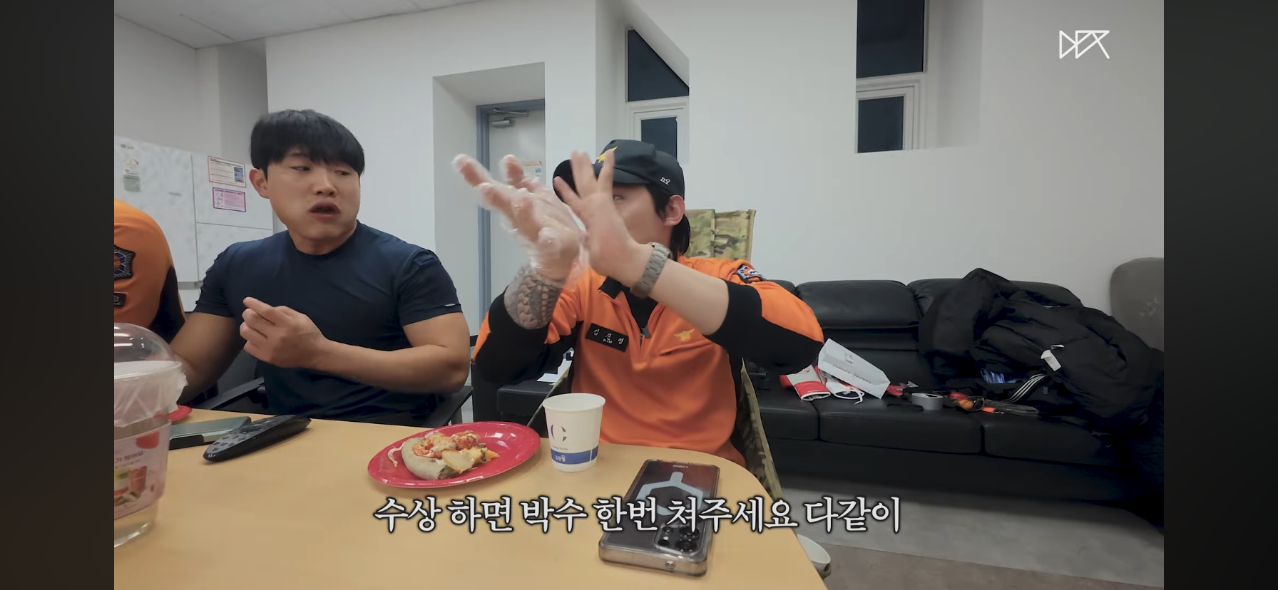 안은진이 상받아서 기뻐하는 덱스 | 인스티즈