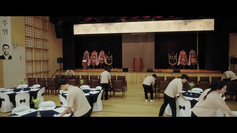 빙그레가 열은 '세상에서 가장 늦은 졸업식' | 인스티즈