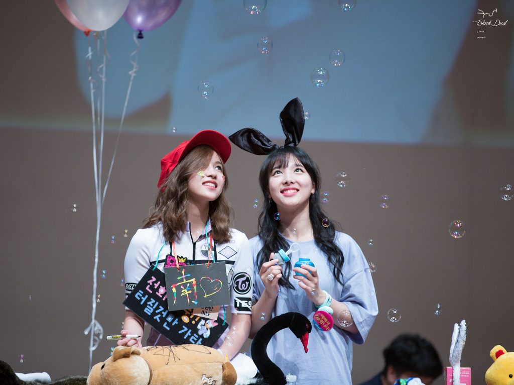 [트와이스] 셀프로 인생샷을 만들려는 나연,미나 | 인스티즈