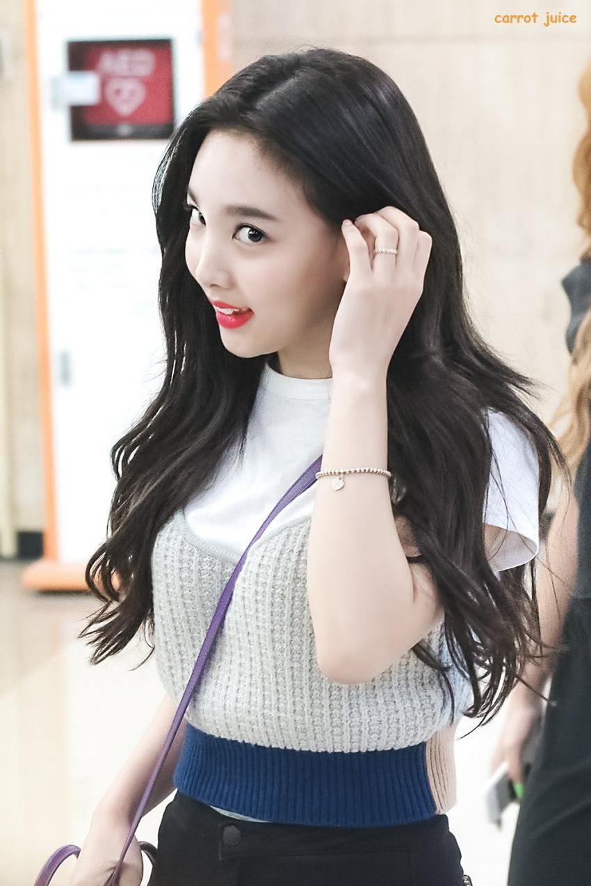 공항에서 나연이 | 인스티즈