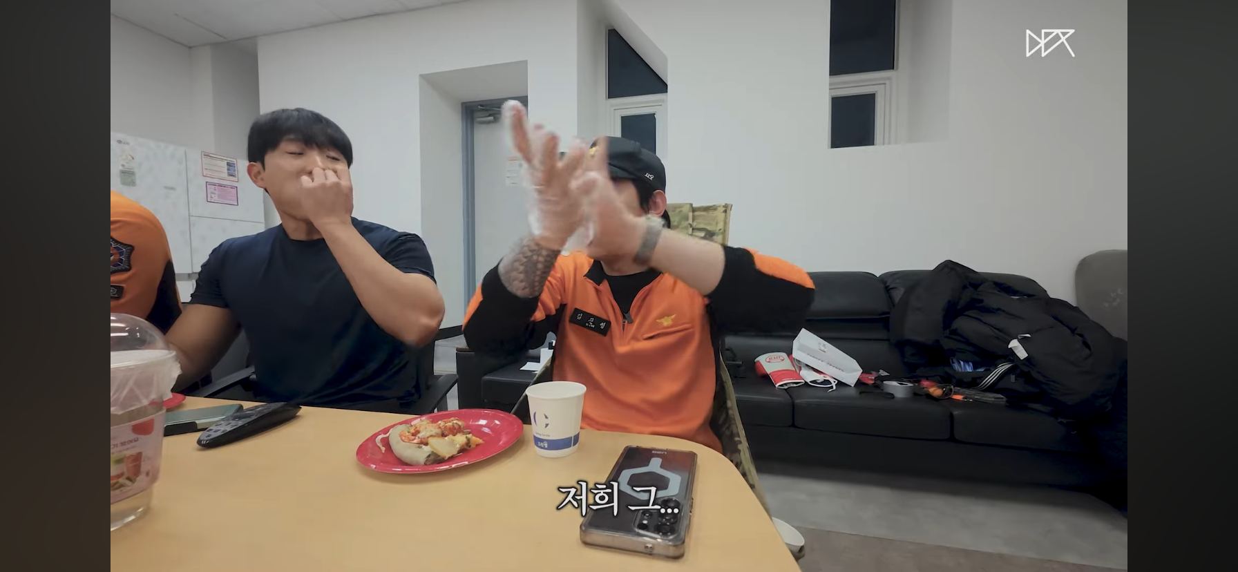 안은진이 상받아서 기뻐하는 덱스 | 인스티즈