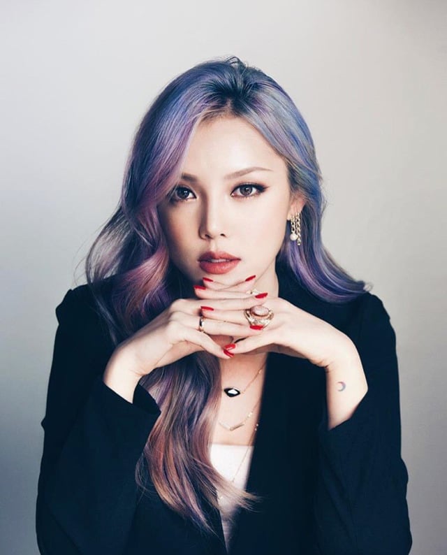 [PONY] 10년 사귄 남자친구가 직접 염색 해준다는 포니 헤어스타일.jpg | 인스티즈