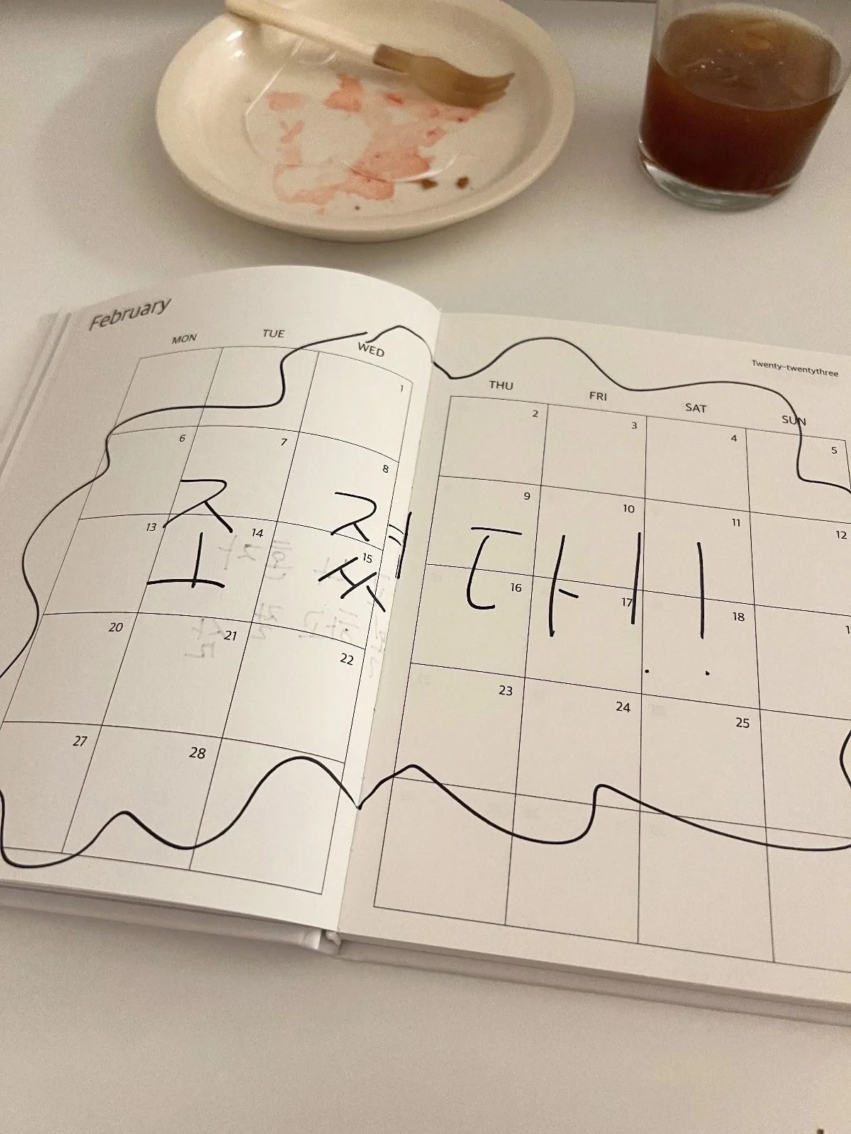 어쨌거나 2년째 다이어리를 이런식으로 쓰고 있긴 함.twt | 인스티즈