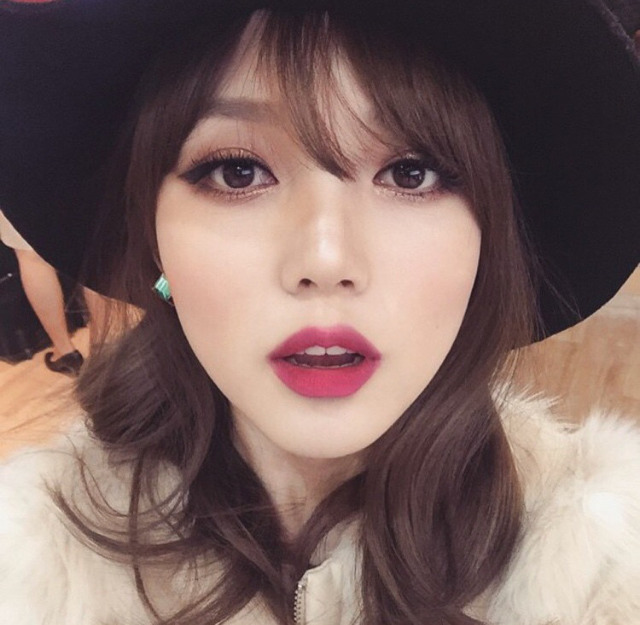 [PONY] 10년 사귄 남자친구가 직접 염색 해준다는 포니 헤어스타일.jpg | 인스티즈