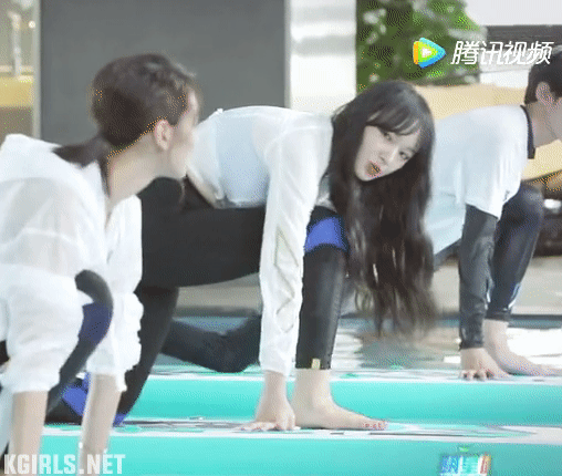 수영장에서 레깅스입은 성소 ㄷㄷ.gif | 인스티즈