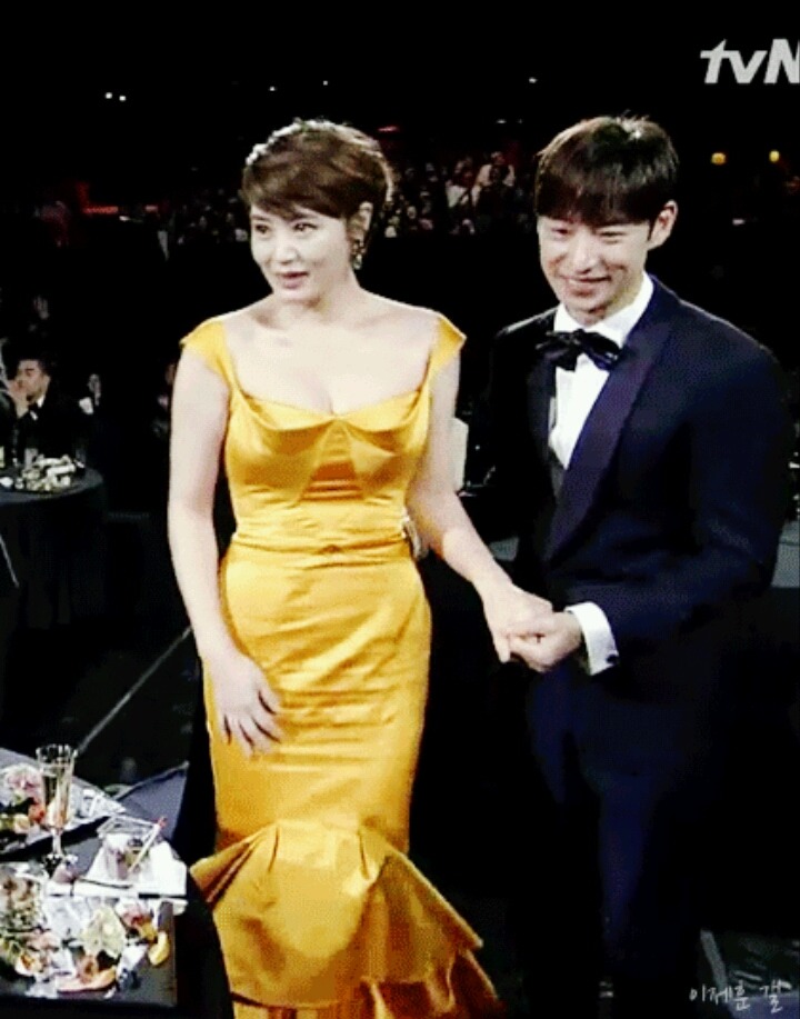 반응 난리난 김혜수 이제훈 둘이 너는펫 현실판이란 반응들이 쏟아지는 이유 (주인님과 인간펫) | 인스티즈