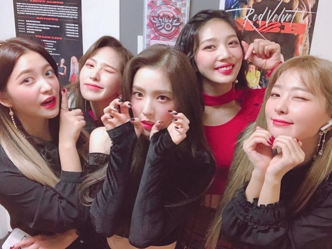 RBB 컴백 첫방 후 레드벨벳 인스타그램 + 오늘 음악중심 의상 | 인스티즈