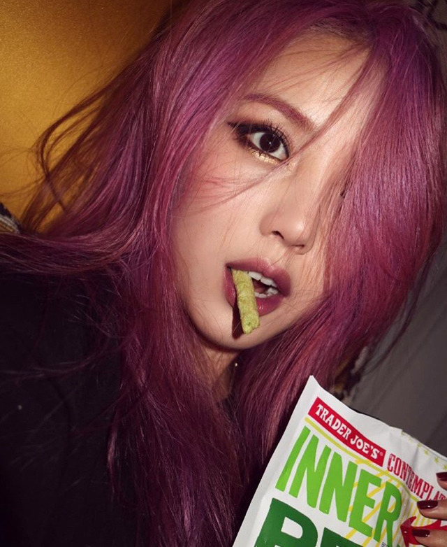 [PONY] 10년 사귄 남자친구가 직접 염색 해준다는 포니 헤어스타일.jpg | 인스티즈