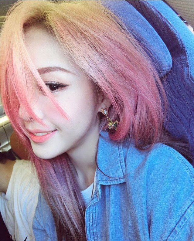 [PONY] 10년 사귄 남자친구가 직접 염색 해준다는 포니 헤어스타일.jpg | 인스티즈