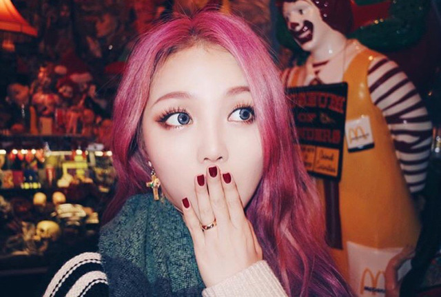 [PONY] 10년 사귄 남자친구가 직접 염색 해준다는 포니 헤어스타일.jpg | 인스티즈