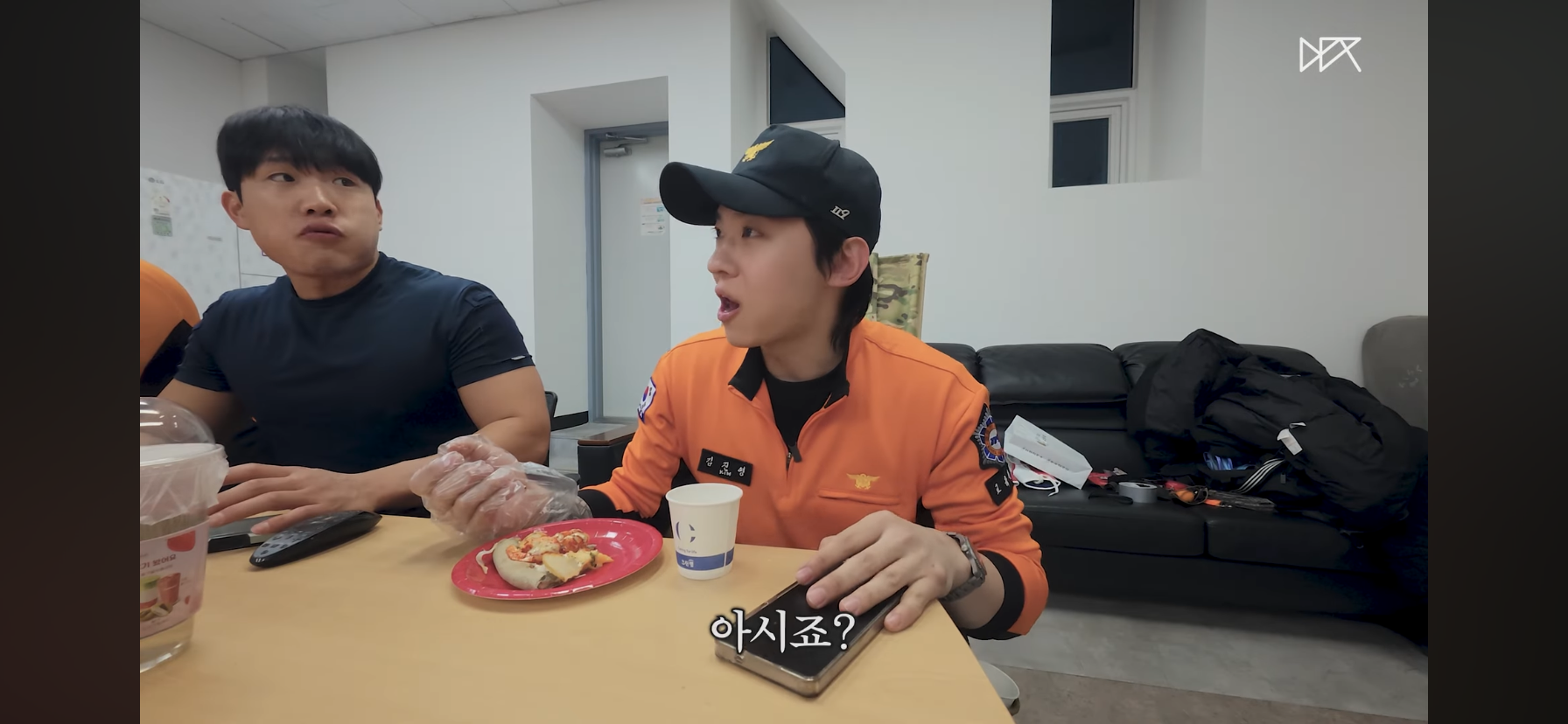 안은진이 상받아서 기뻐하는 덱스 | 인스티즈