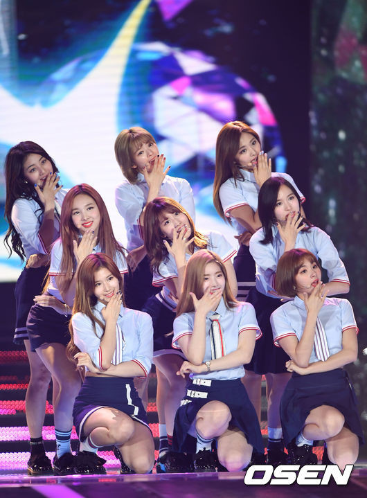 역대 트와이스 노래중 평이 가장 안좋은 활동곡.gif | 인스티즈